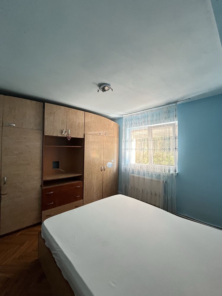 Se închiriaza apartament de 3 camere FINISAT SI MOBILAT -zona Cetate