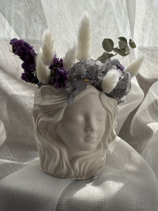 Кашпо из гипса с сухоцветами