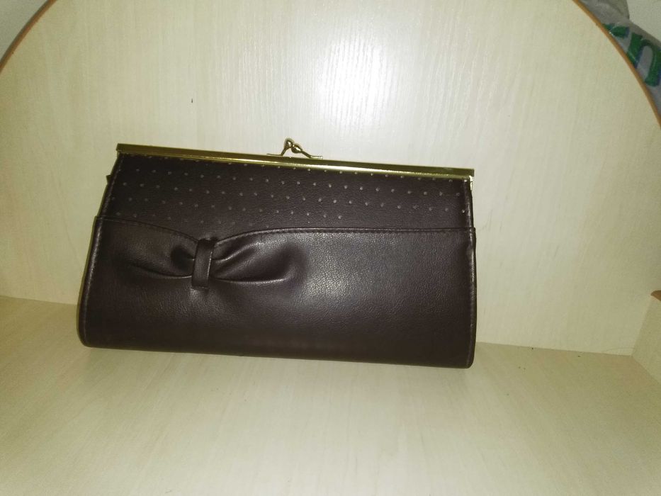 Дамска чанта, тип Портомоне.