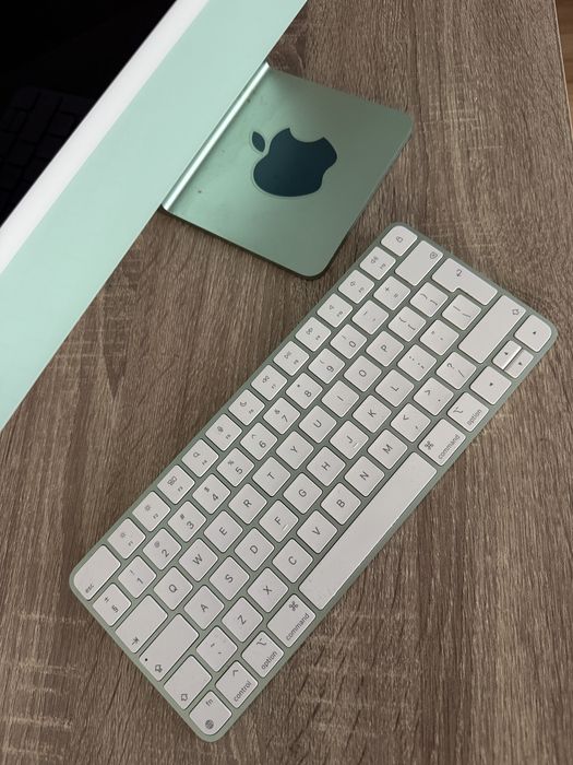PC iMac 2021, M1, 24". Retina 4.5k, 8 GB,  256 SSD, Verde