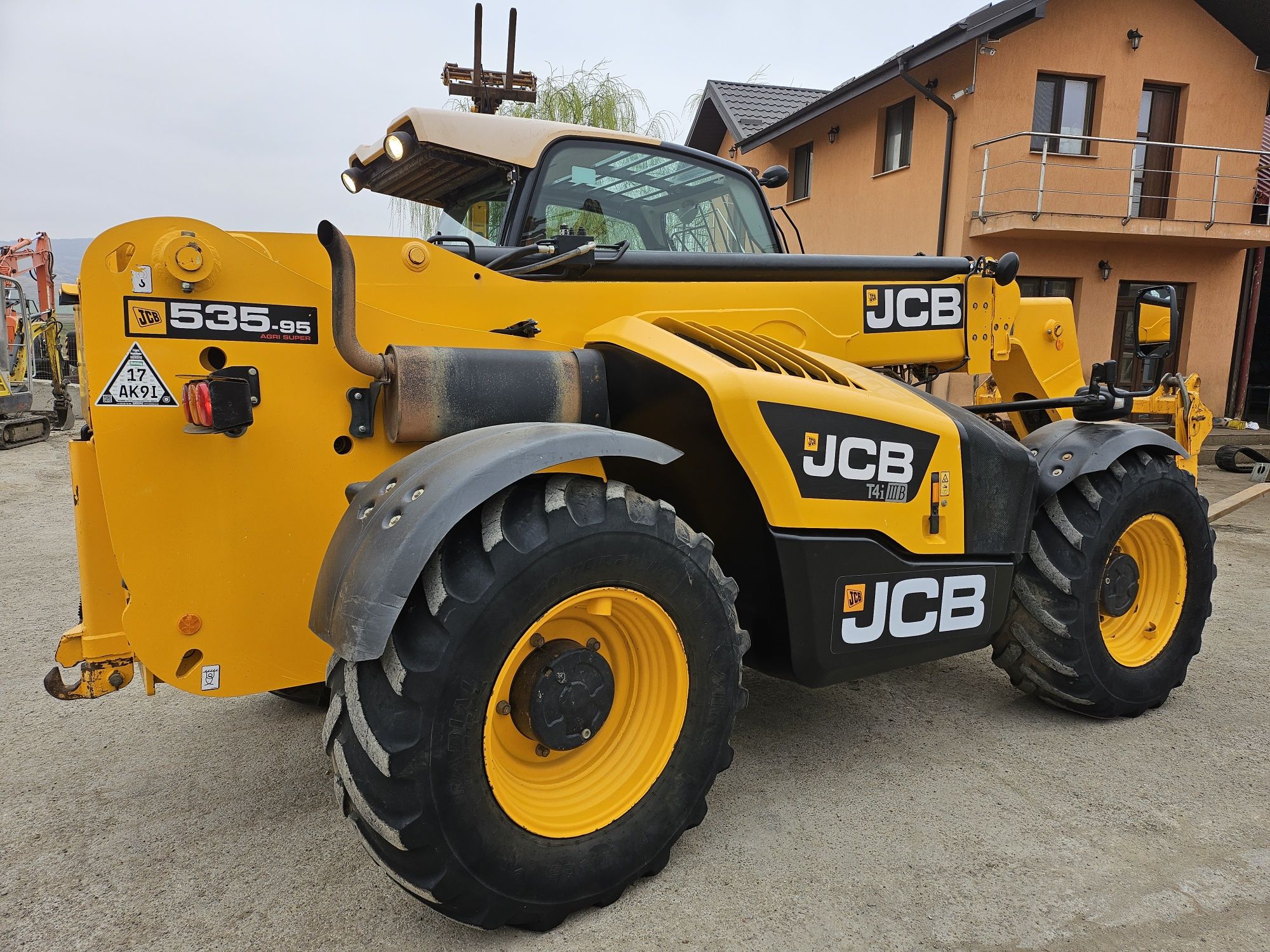 Încărcător frontal JCB