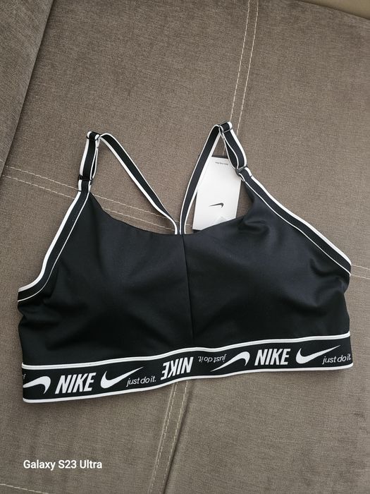 Nike оригинални бюстиета