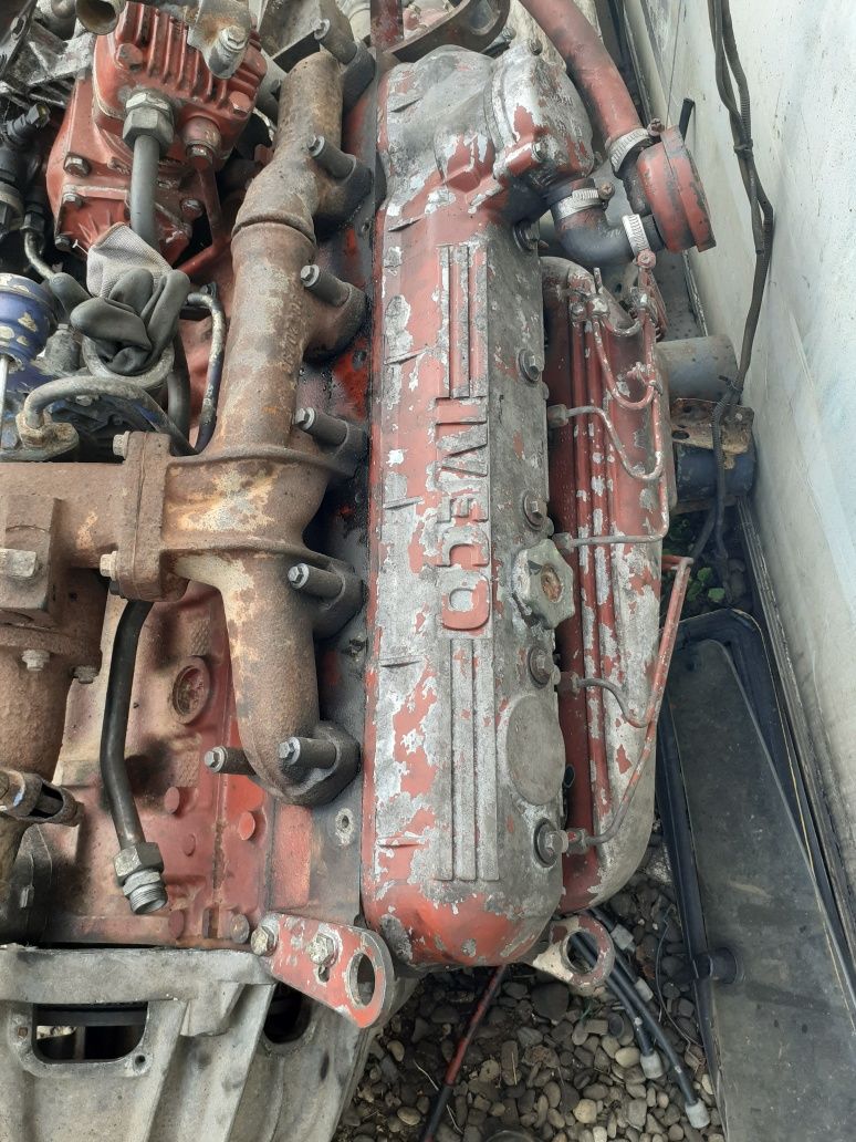 Motor  iveco euro  cargo 280 cai putere.