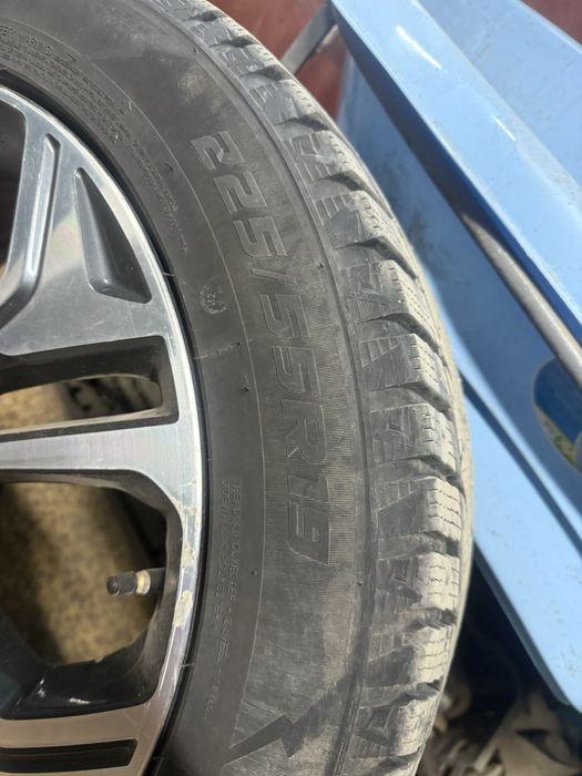 Продам комплект шин 225/55/19