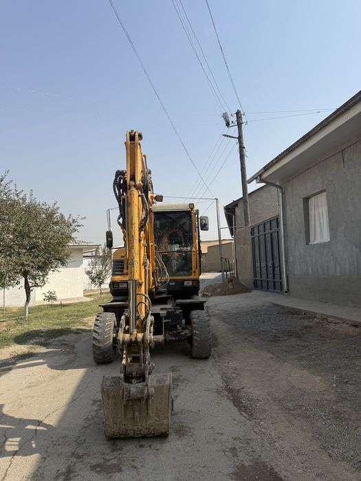 Ekskavator xizmati katta va kichik