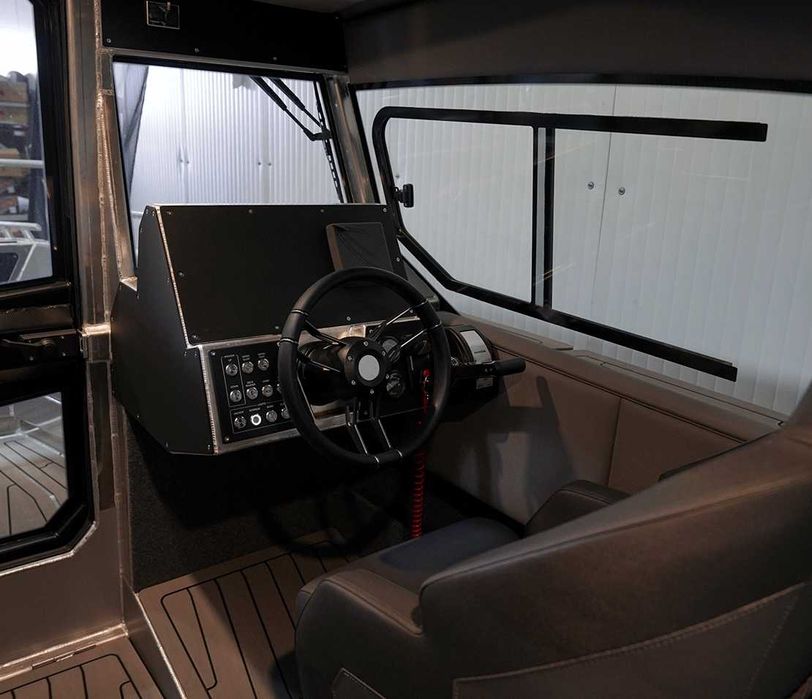 Barca aluminiu cabinata LANDX X6 cu motor Honda 150hp si peridoc