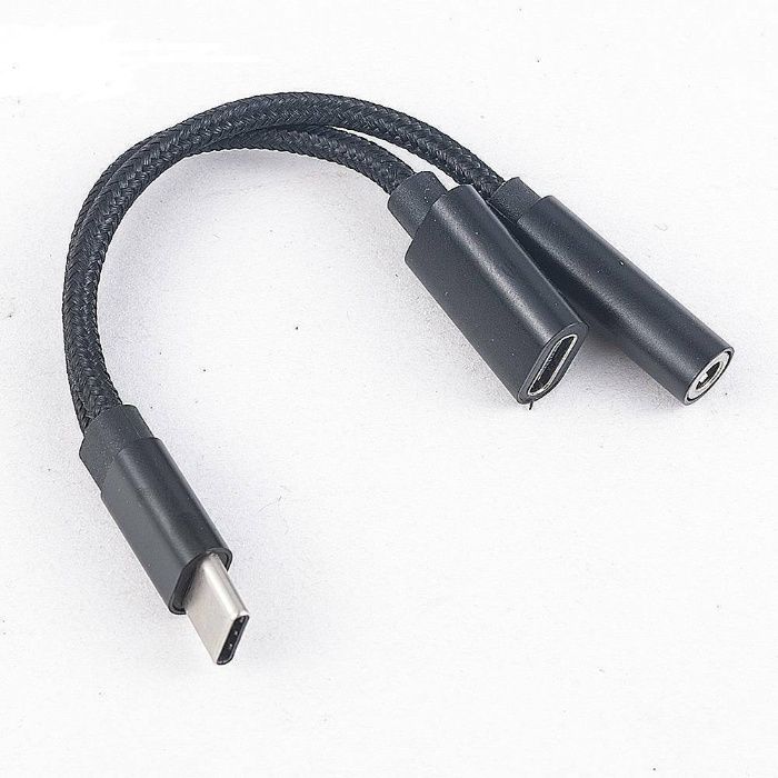 Cablul adaptor convertire USB-C la audio de 3,5 mm. 2 in 1. Nou!
