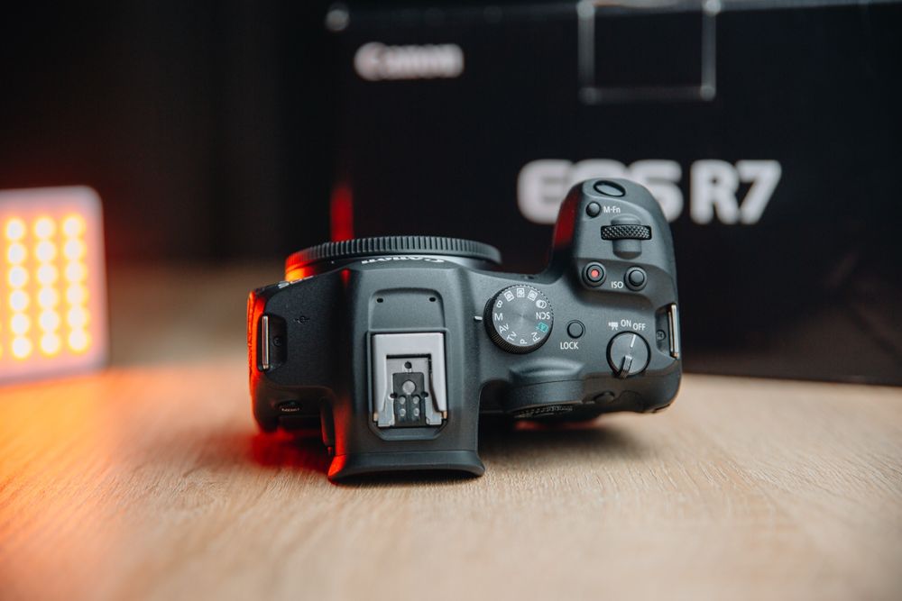 Canon EOS R7 cu garanție 18 luni