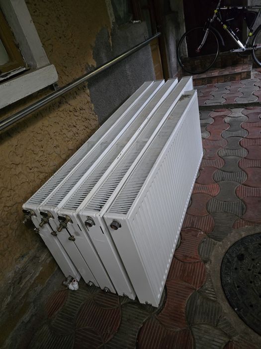 Vând 5 calorifere 300 ron bucata negociabil .