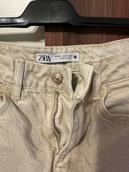 Пясъчен цвят дънки Zara