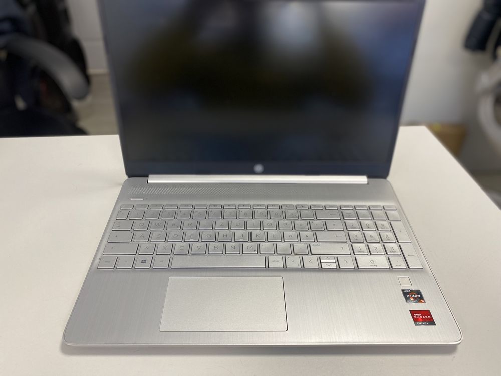 Laptop Hp Amd Ryzen 5 5500, 1TB|16GB