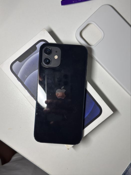 Vand Iphone 12-spatele si ecranul intacte