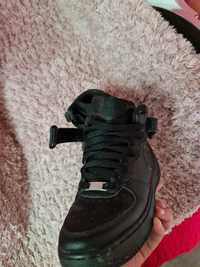 Vand nike air force 1 mid triple black,200 doar astazi!!!