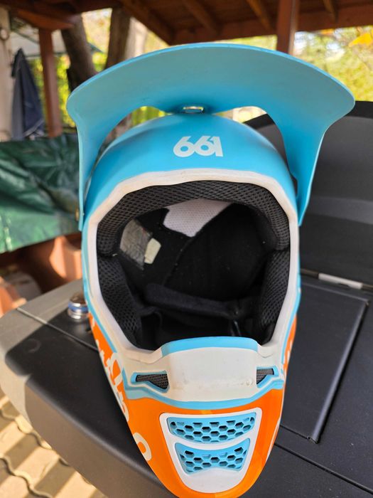 Продавам каска SixSixOne (661) – размер L