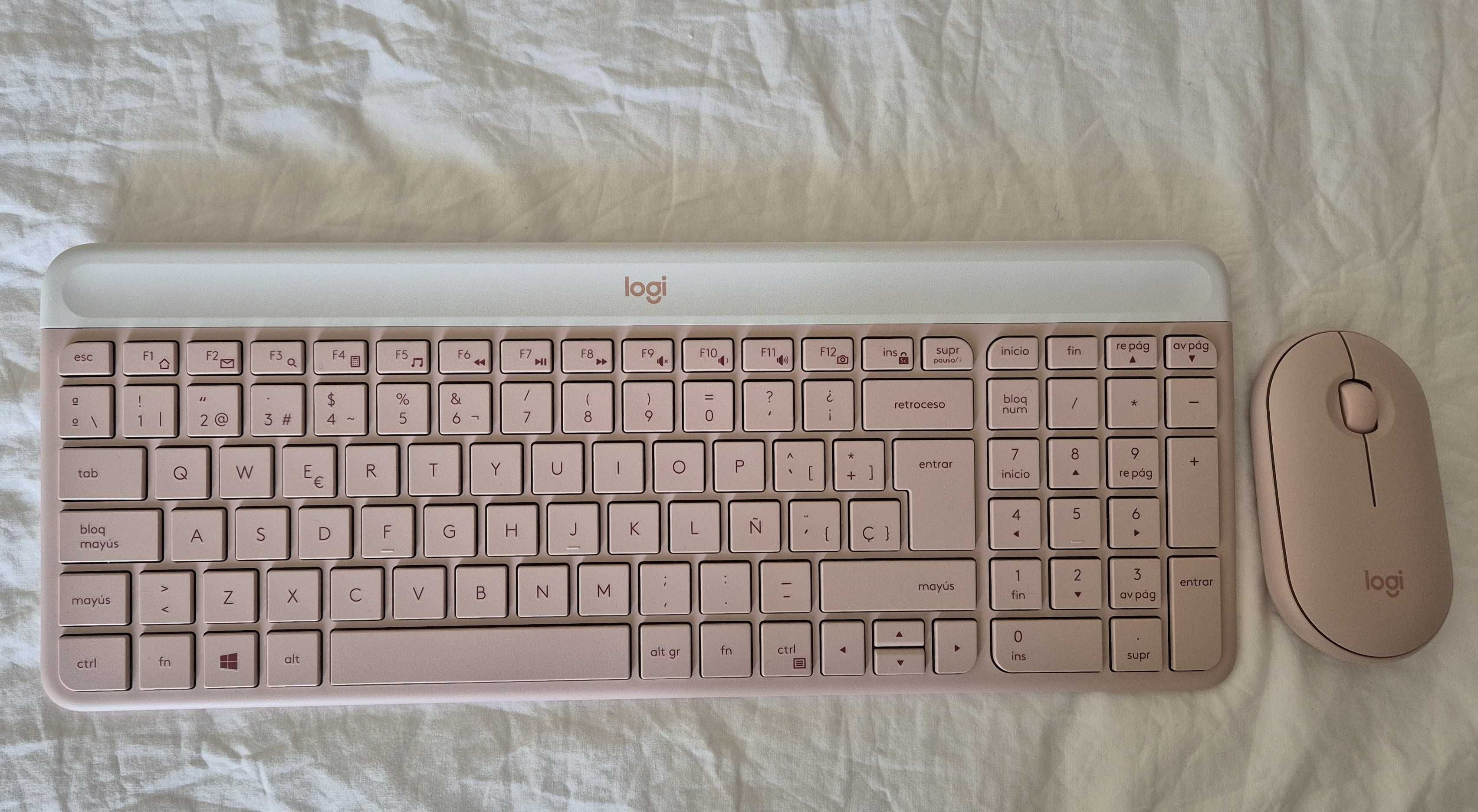 Безжичен Комплект LOGITECH MK470 Клавиатура и Мишка - Spanish Layout