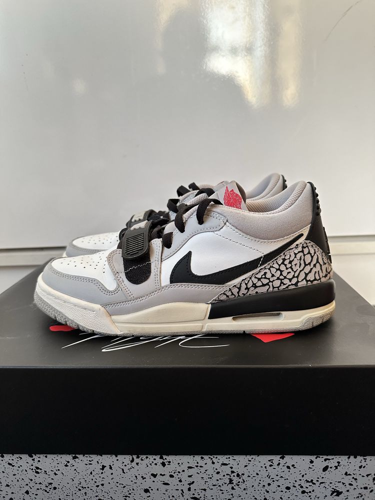 Обувки: Air jordan legacy 312