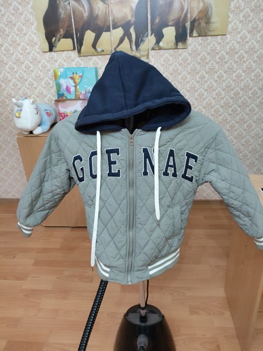 Продам бомбер на мальчика