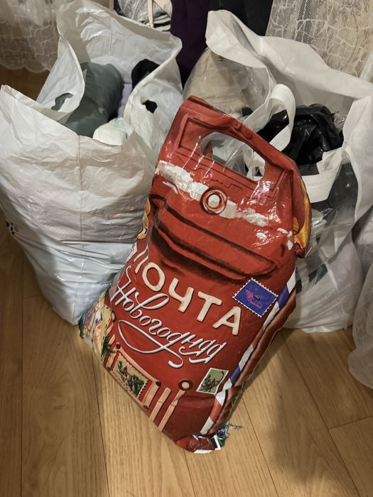 Продам 3 пакета вещей