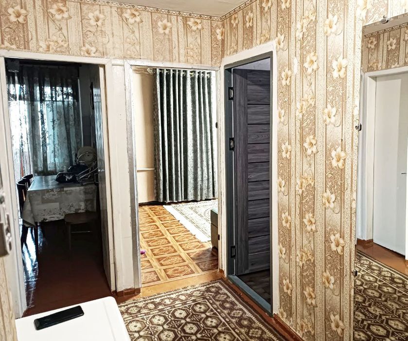 Продаётся своя 3-х комнатная квартира в районе Дворца химиков.