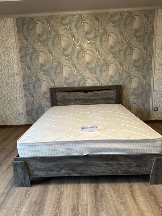 Кровать с матрасом