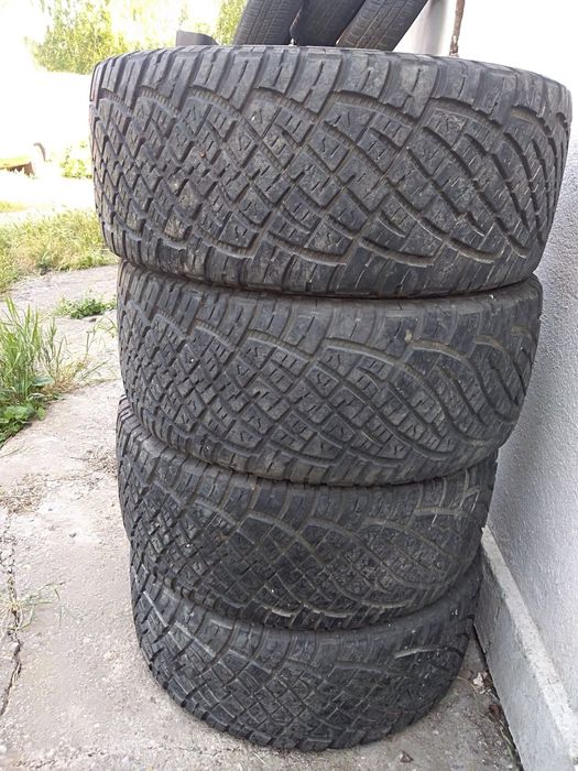 Vand anvelope pentru automobil