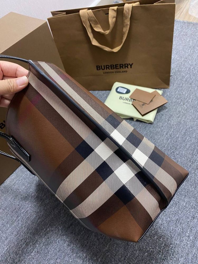 Geanta Burberry