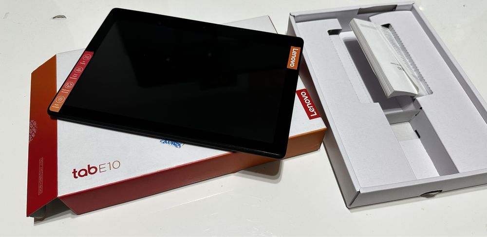 Tableta lenovo tab e10 NOUA! (nu samsung,iphone,ipad)