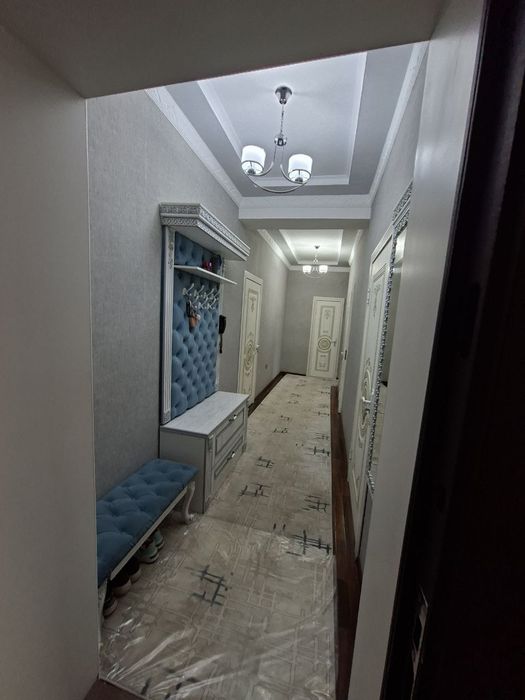 Квартира сотилади купгина жихозлари б.н бирга. 3 хонали 3-этаж.