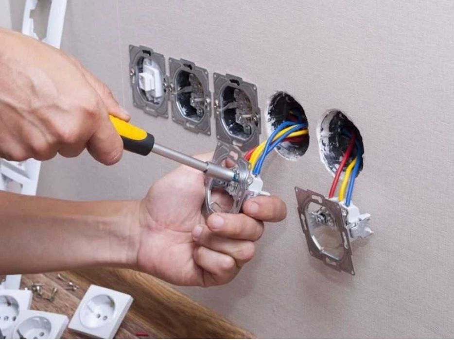 Reparatii, montaj, reconfigurari electrice