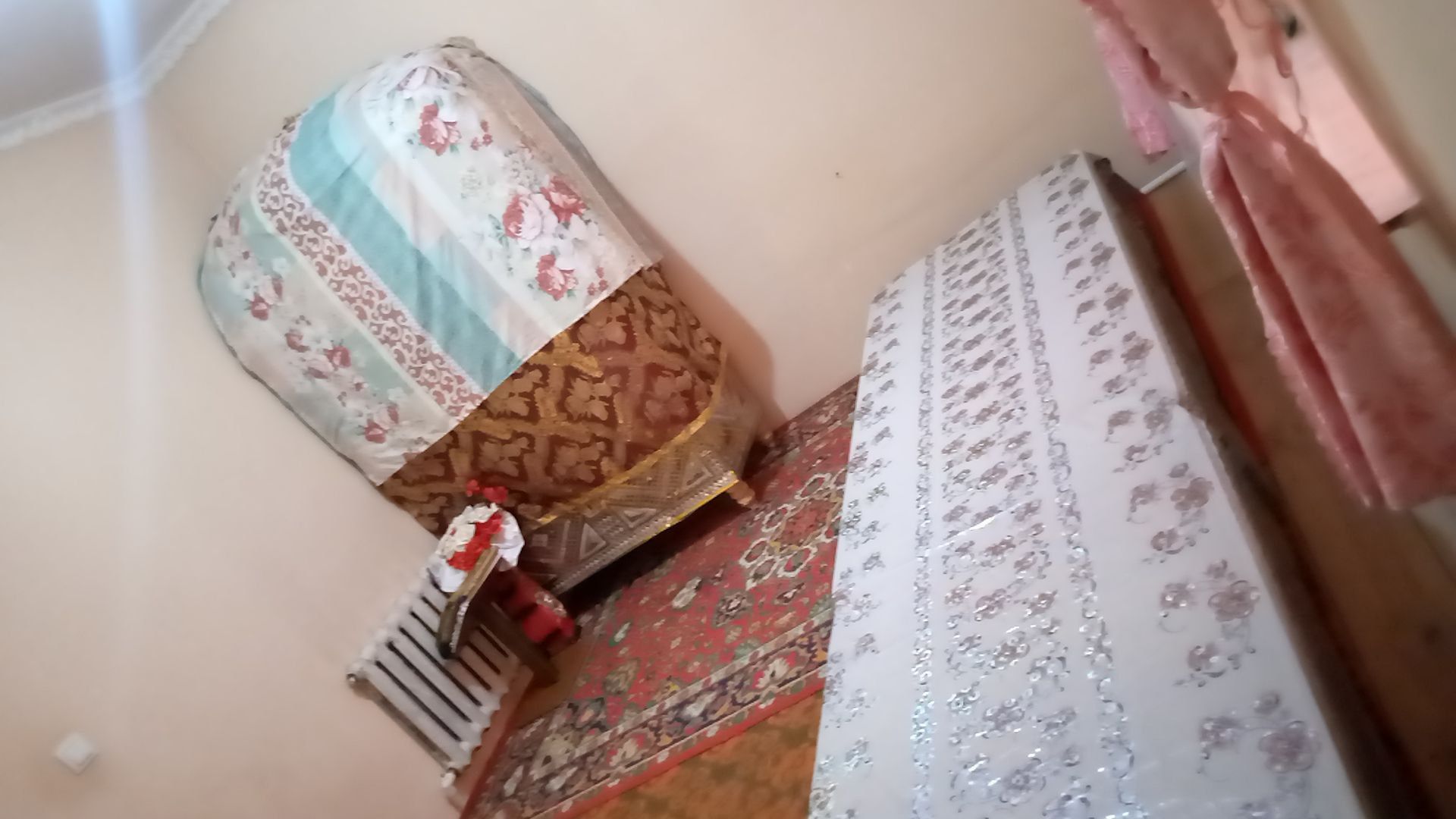 КОГОН Шахарда Уй сотилади.