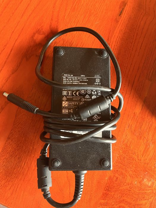 Dell 180W Зарядно + Auto-Air Adapter – Отлично Състояние