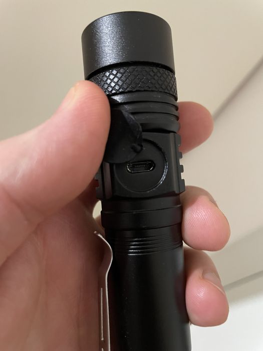 Lanterna de buzunar reincarcabila cu acumulator 18650 micro usb