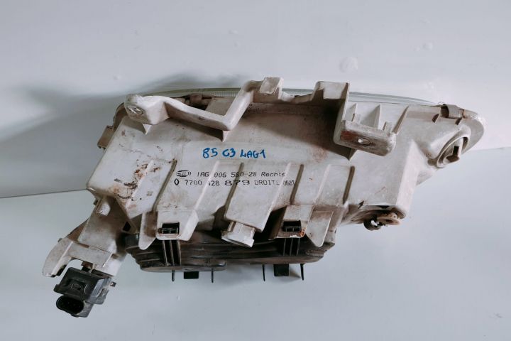 Far Dreapta  7700428879 Renault Laguna prima generatie