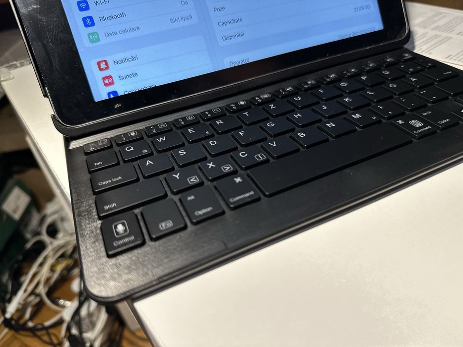Husa magic keyboard luminata ipad Noi
