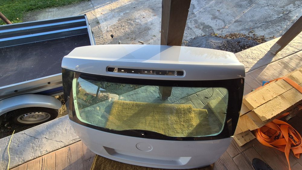 Продавам задна врата за Soda Yeti