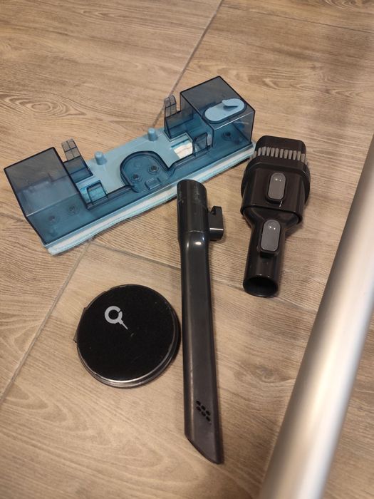 Продавам вертикална прахосмукачка  Philips