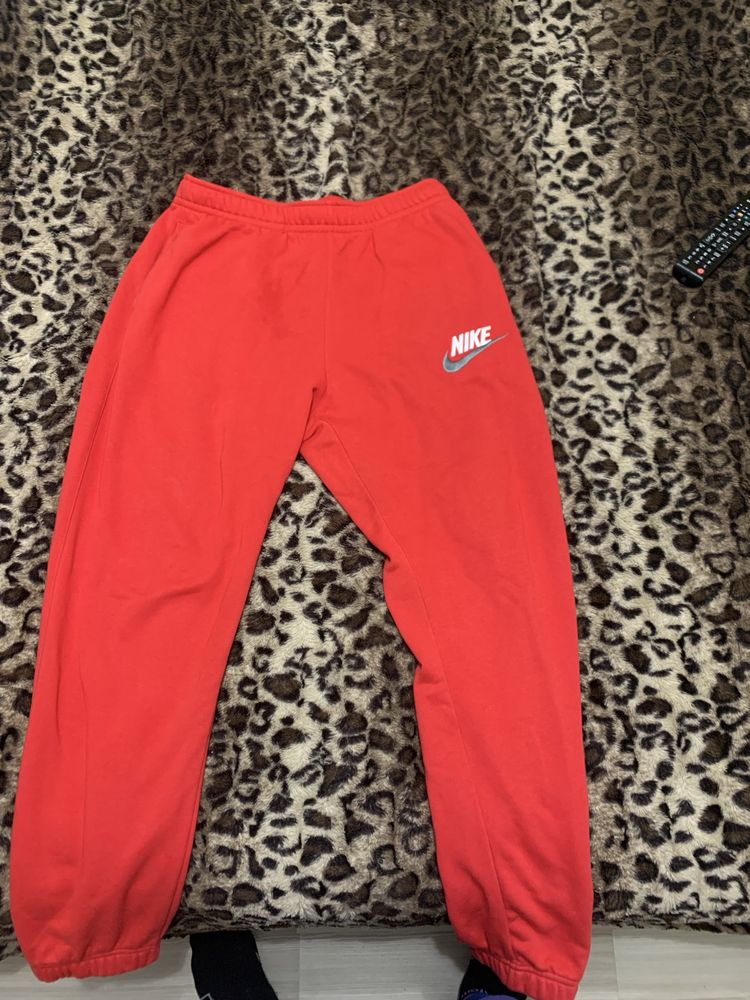 Pantaloni nike rosii