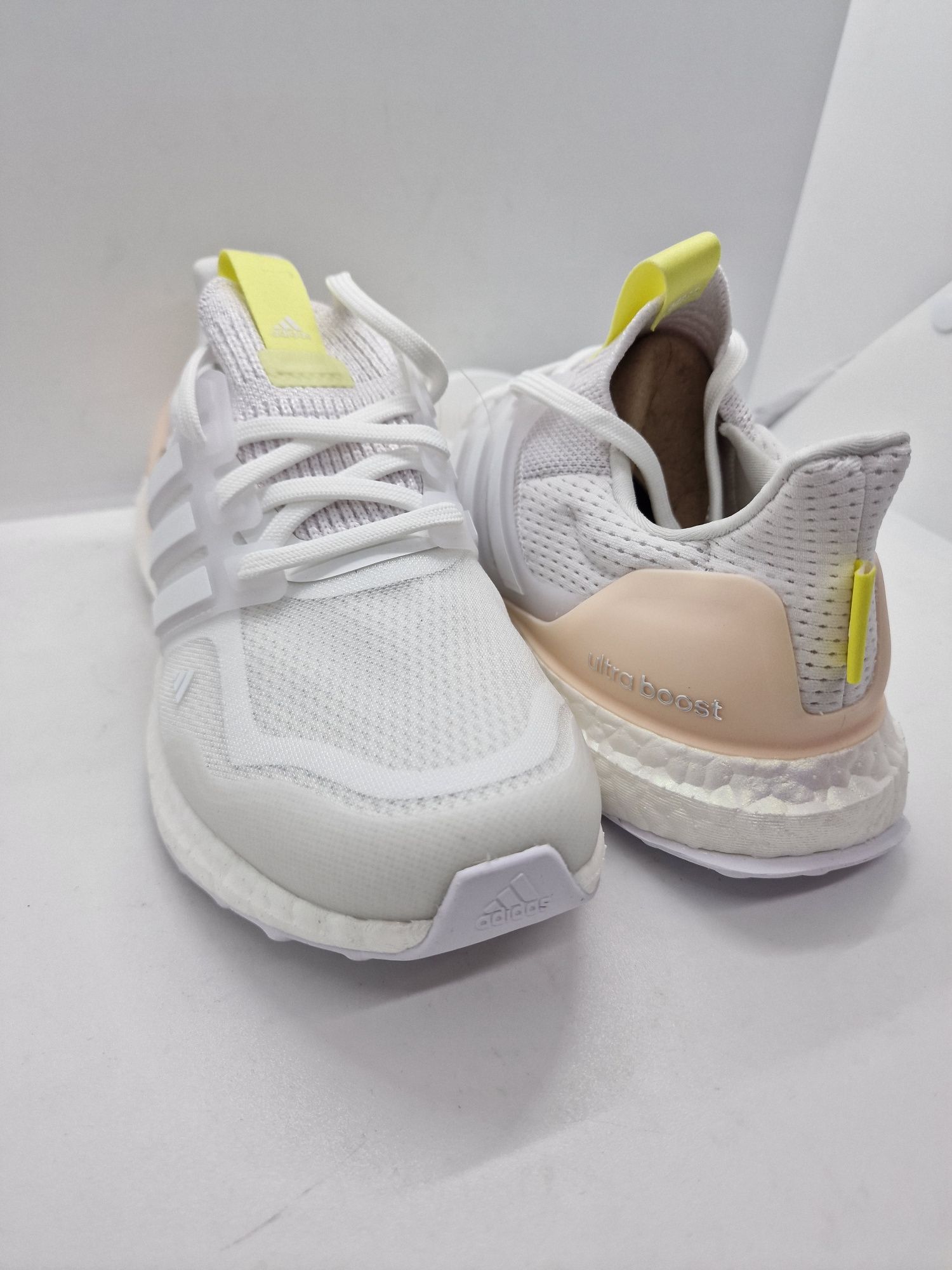 Adidas Ultraboost DNA Mono GX3081 nr. 37 1/3