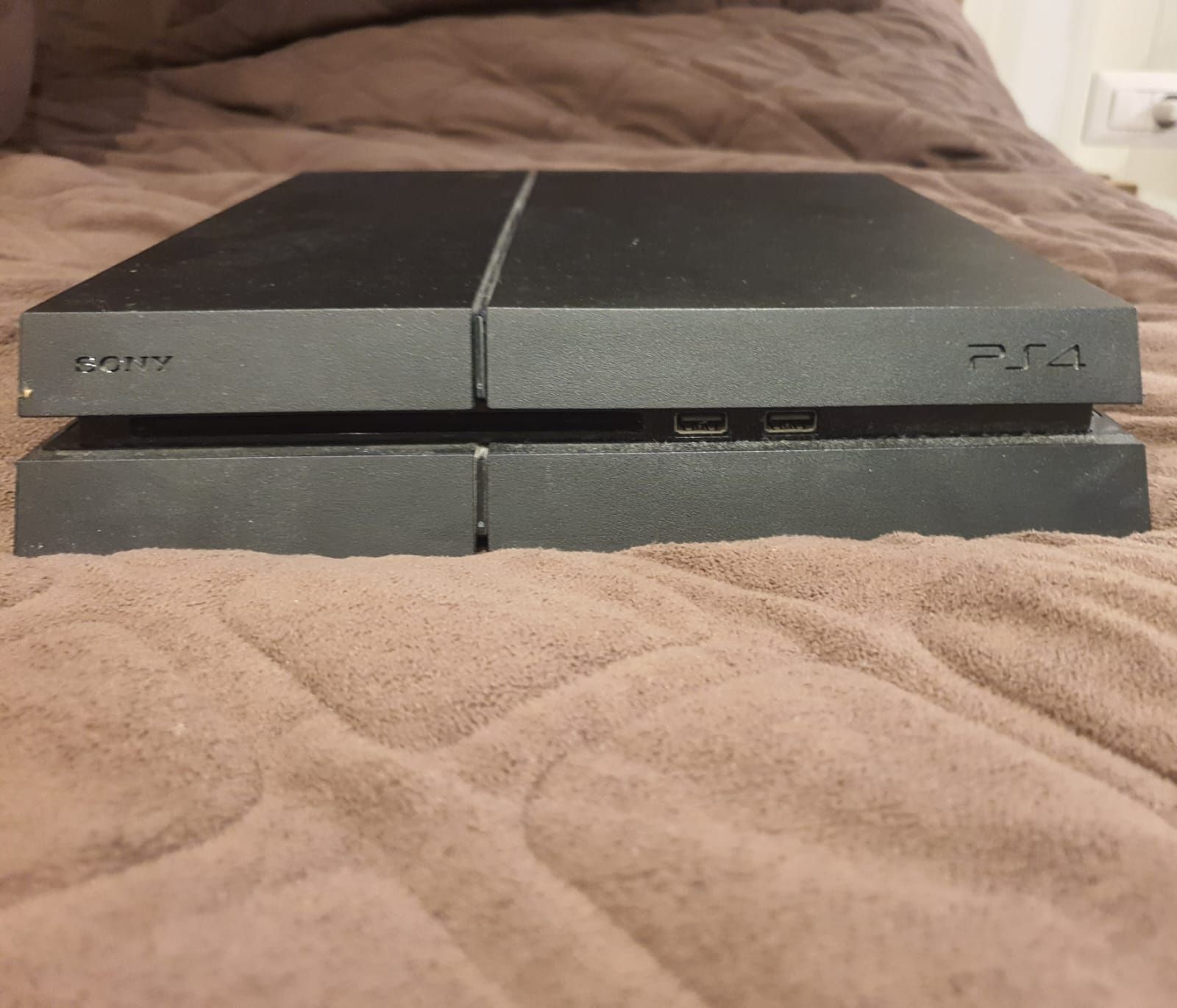 Play Station 4 plus ambele controlere