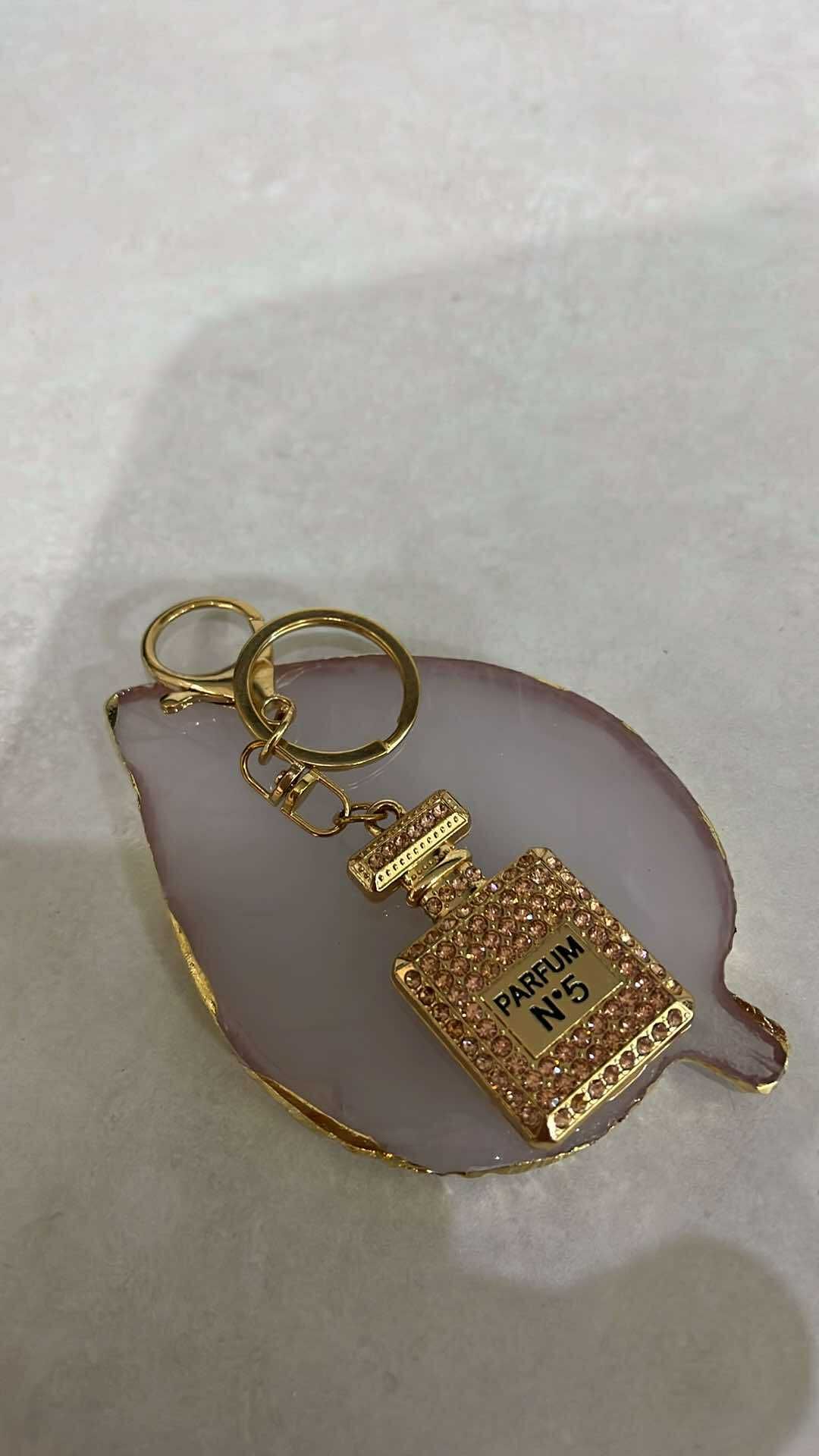 пандели емблеми и аксесоари CHANEL