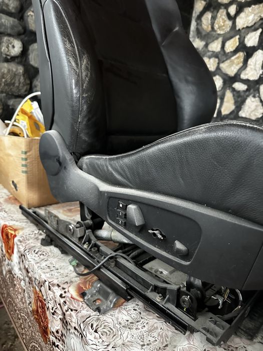 Vand scaune bmw e60 din piele
