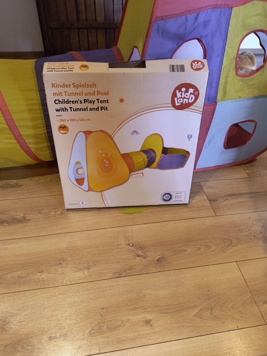 Cort cu piscina cu bile  și tunel copii