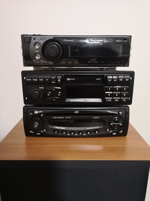 Vând casetofon auto