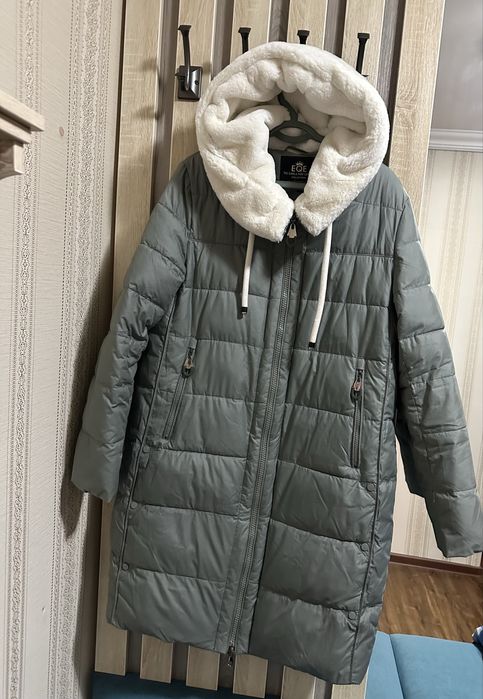 Длинная теплая куртка с капюшоном