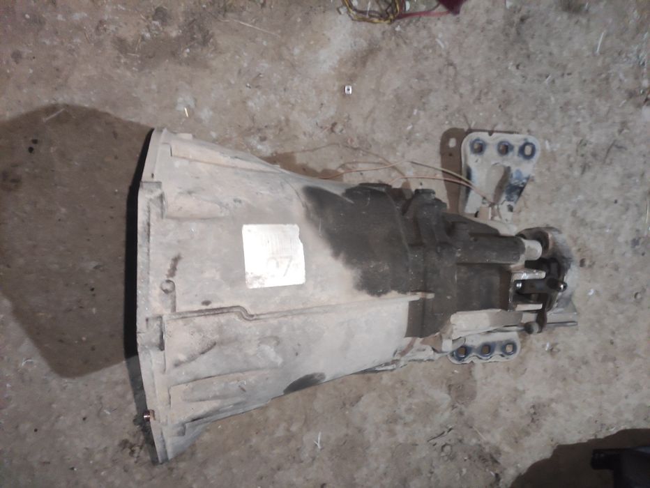 Продавам ръчна скоростна кутия mercedes Benz C class