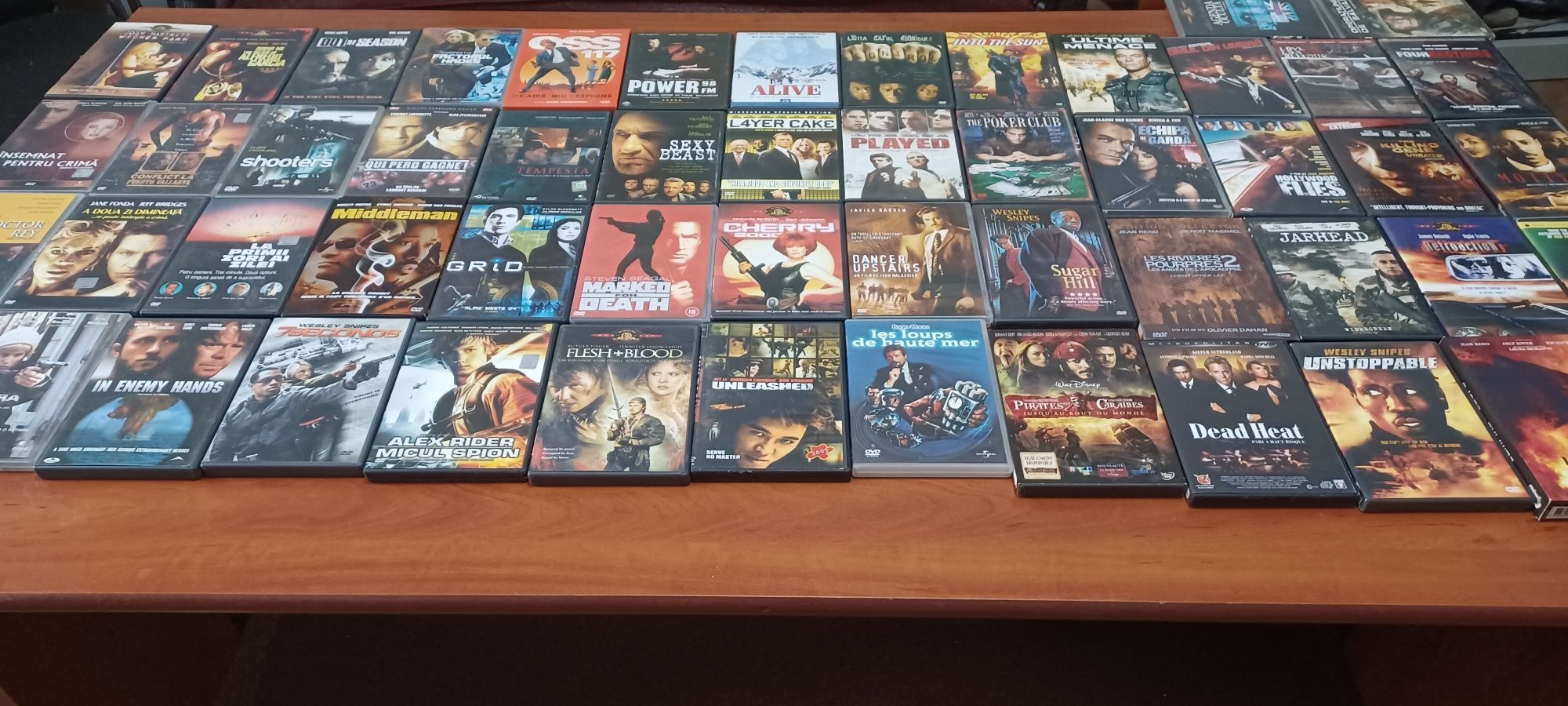 Dvd originale 250 de dvd,Se dau toate.Pret 2 RON bucataa