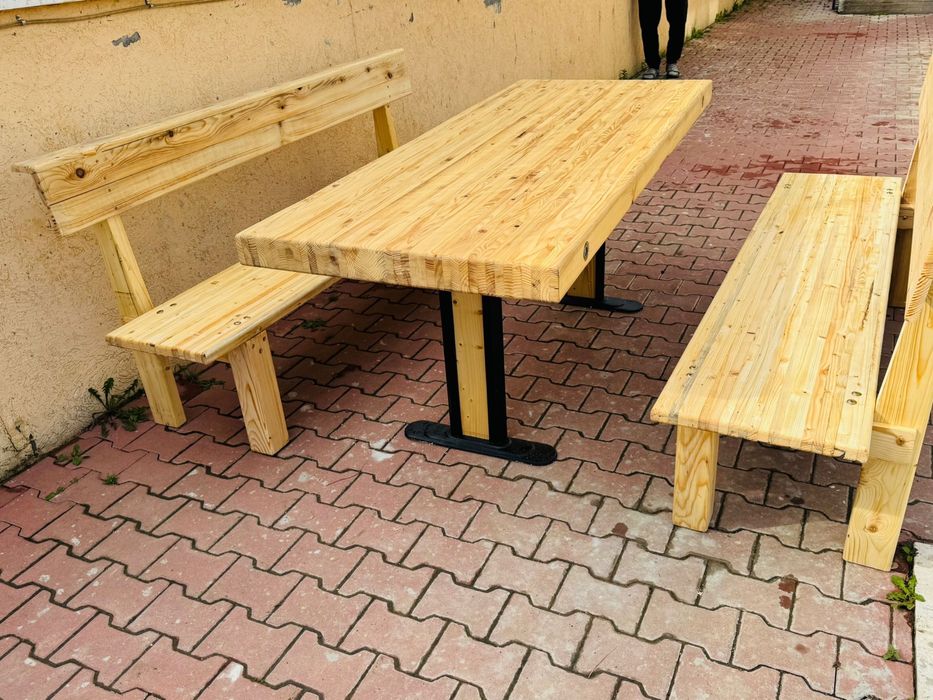 Set mobiler din lemn masiv pentru terasa sau foisor