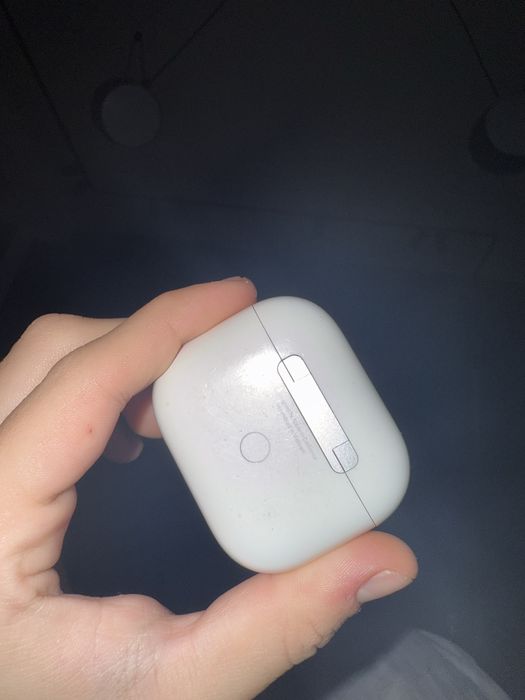 airpods pro generatia a 3 cu carcasa