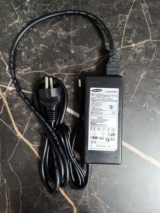 Продам зарядку на ноутбук