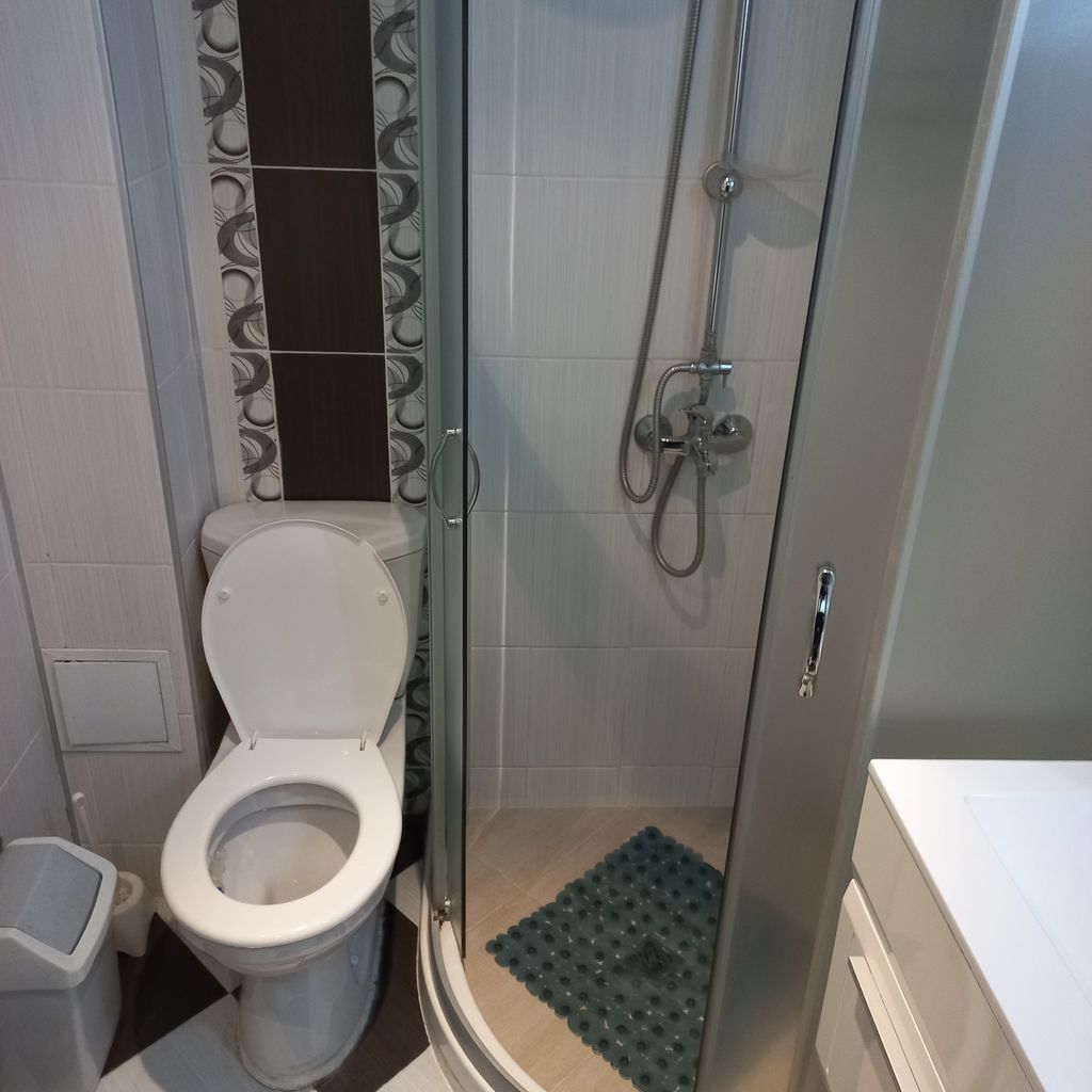 Дава се под наем Двустаен апартамент в Бургас, Център - 76 кв.м за 561 € - Снимка #8